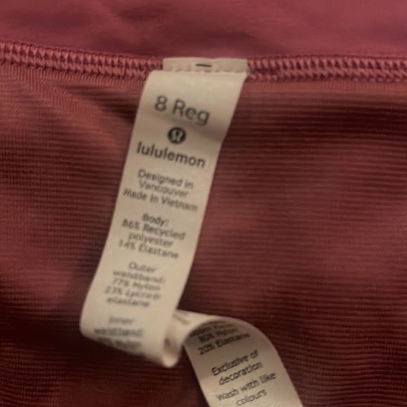 Lululemon shorts 8 reg - Picture 3 of 3